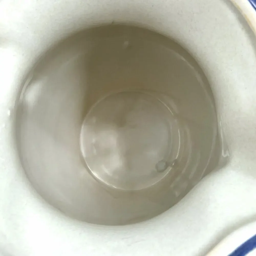 Vintage Pfaltzgraff Yorktowne Blue Floral Stoneware Pitcher 7" x 8" Farmhouse - Picture 6 of 8